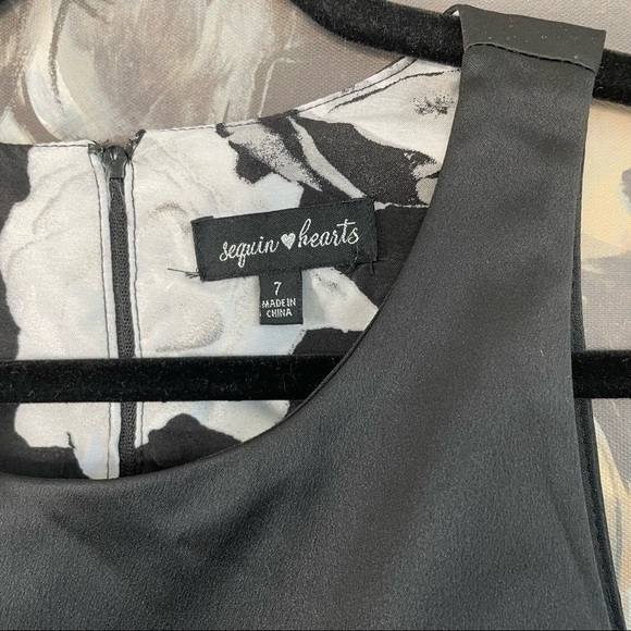 Sequin Hearts Black Cropped Sleeveless Party Top - Picture 4 of 6